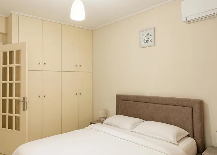 Mamour Apartments, Near Tram & 8' To Beach, Queen Bed Comfort